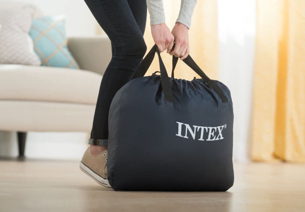Materac dmuchany dwuosobowy 203x152 cm z wbudowaną pomką INTEX 64428