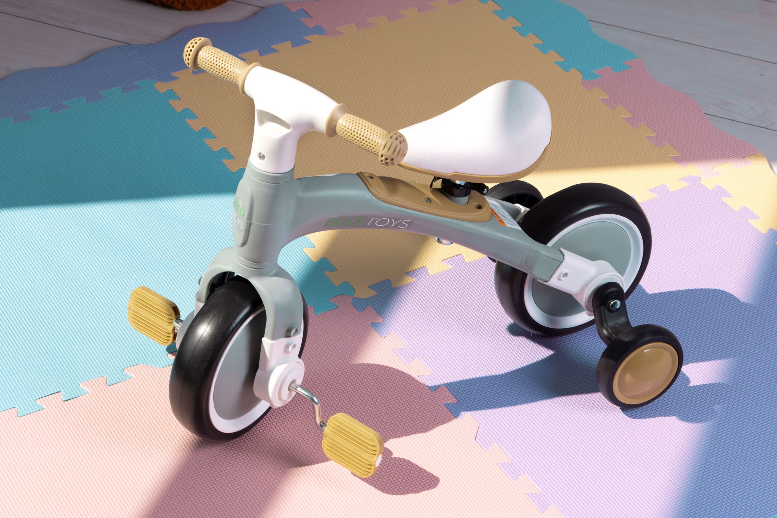 Rower rowerek biegowy z pedałami - treningowy kółka boczne 3w1 zielony ECOTOYS