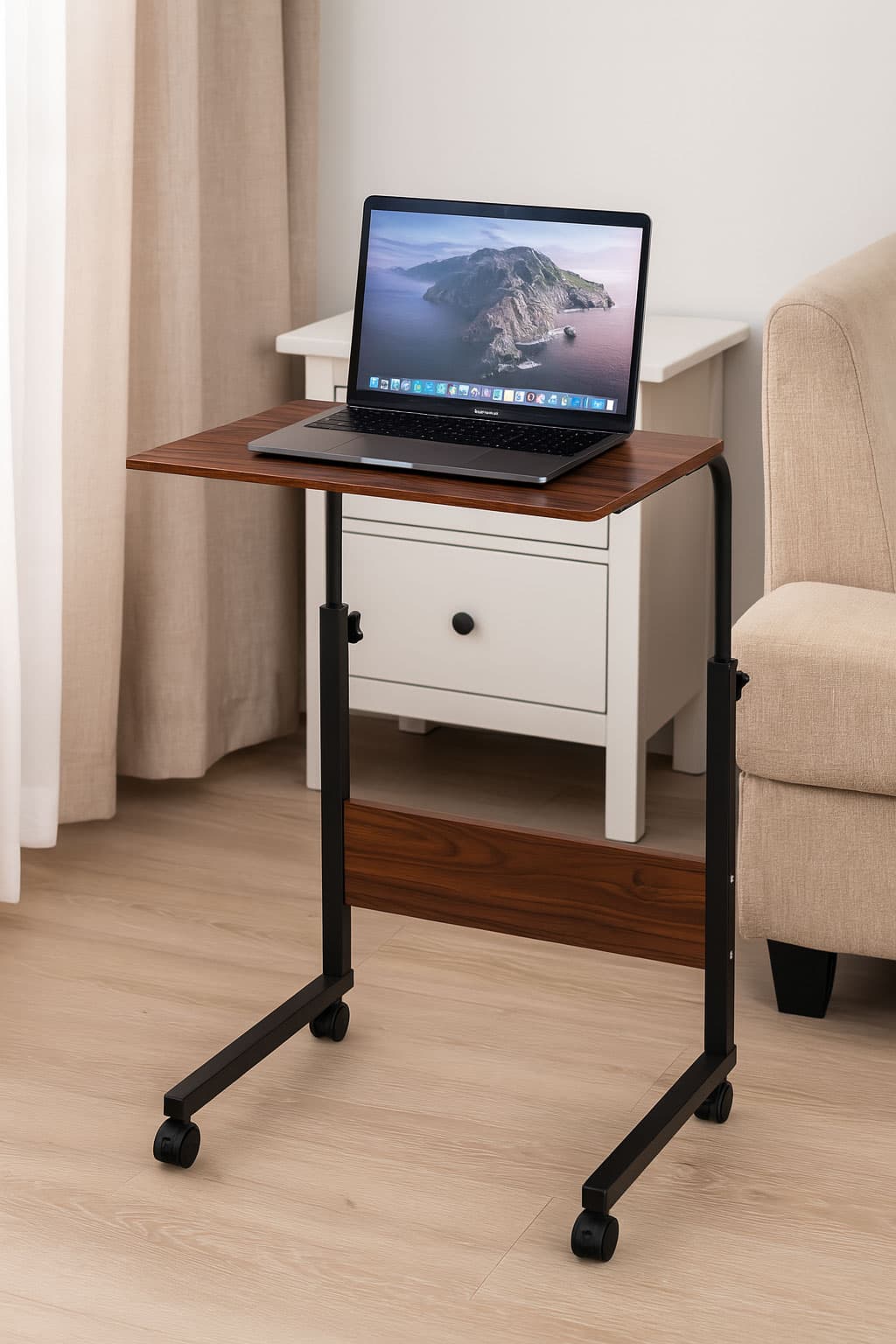 Stolik pod laptopa z kółkami biurko dostawiane do fotela kanapy ciemny brąz ModernHome